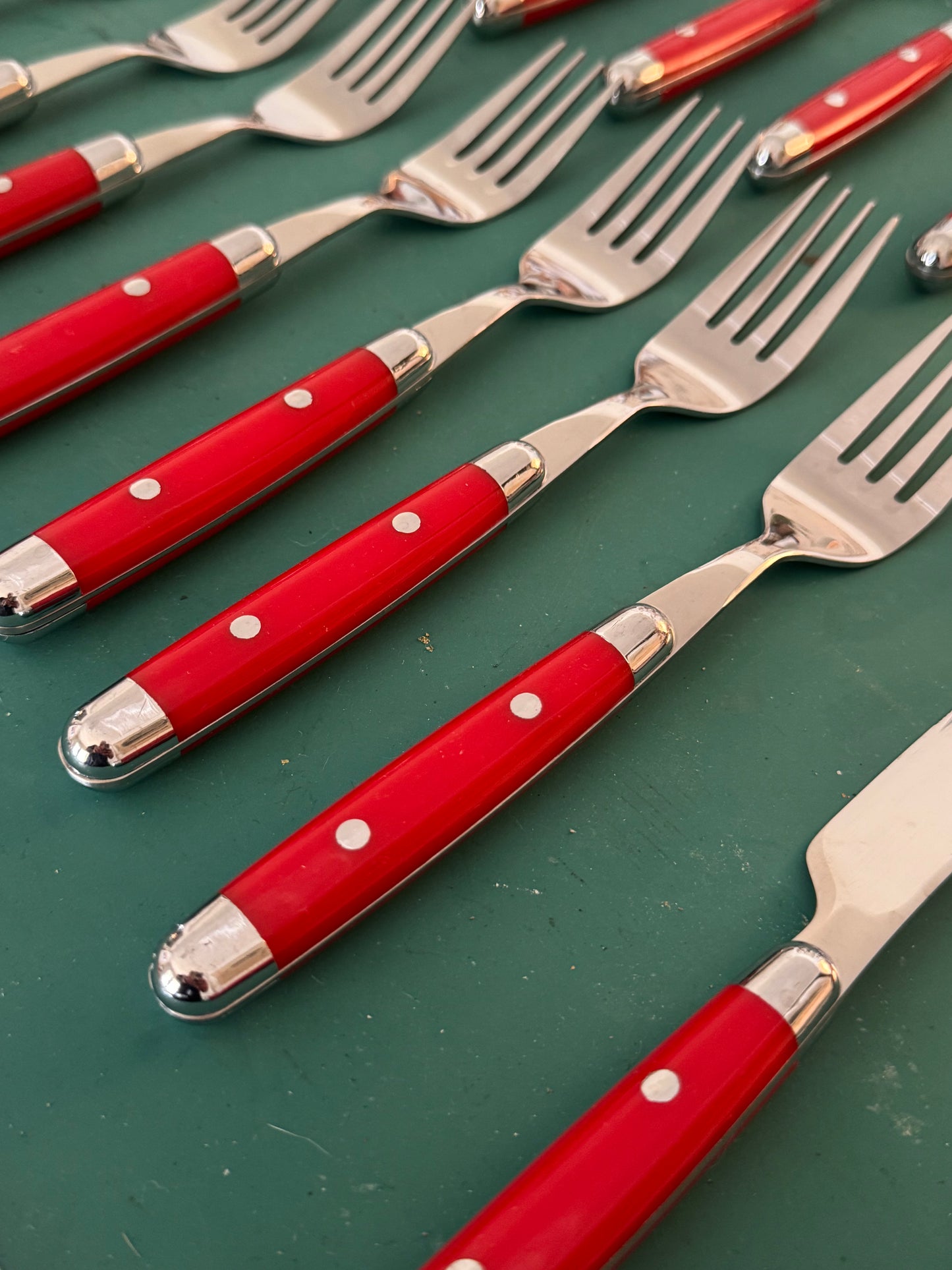 23 piece flatware set
