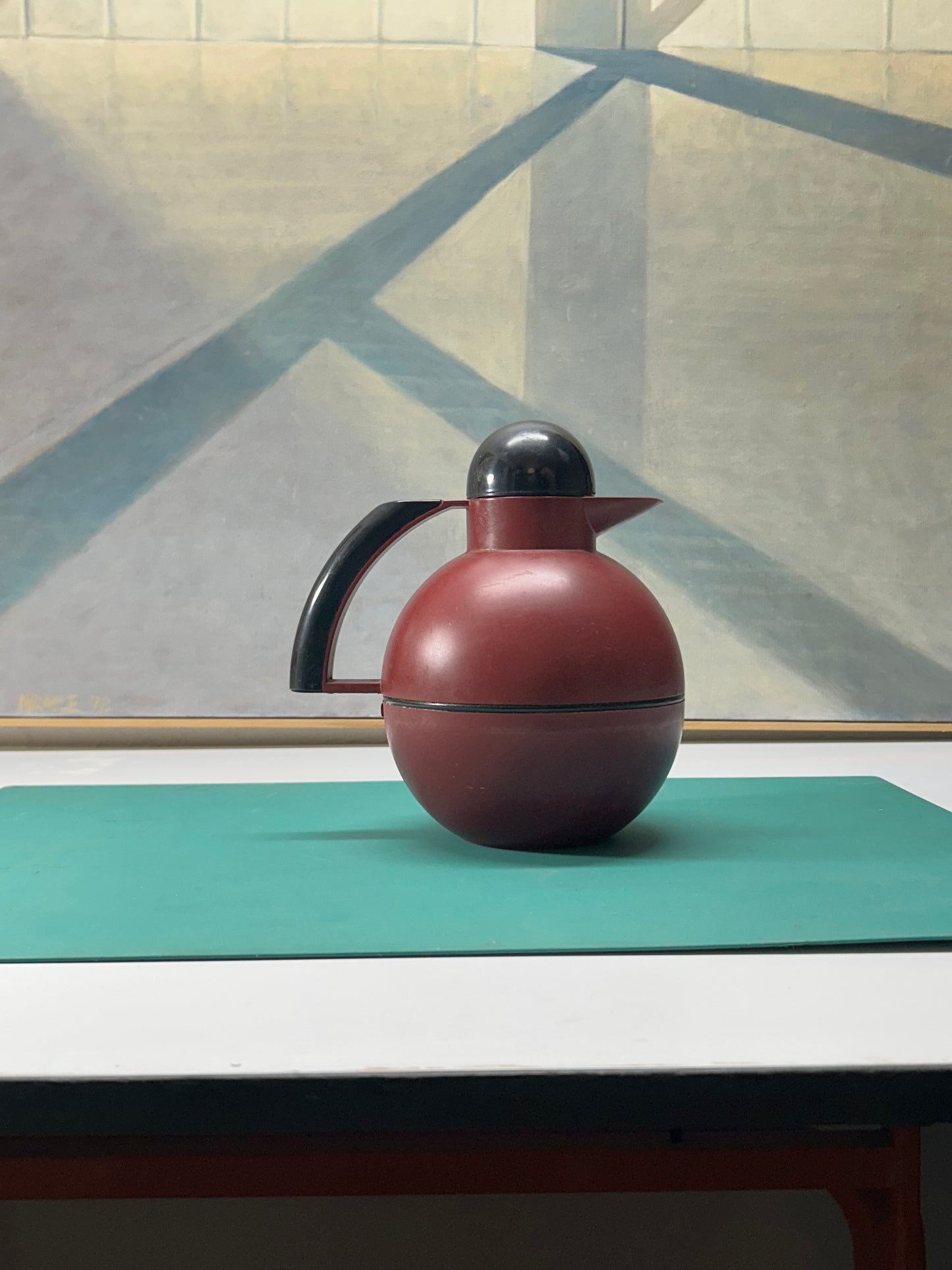 Vintage Studio Nova Spectra Maroon Thermal Carafe Round Shape