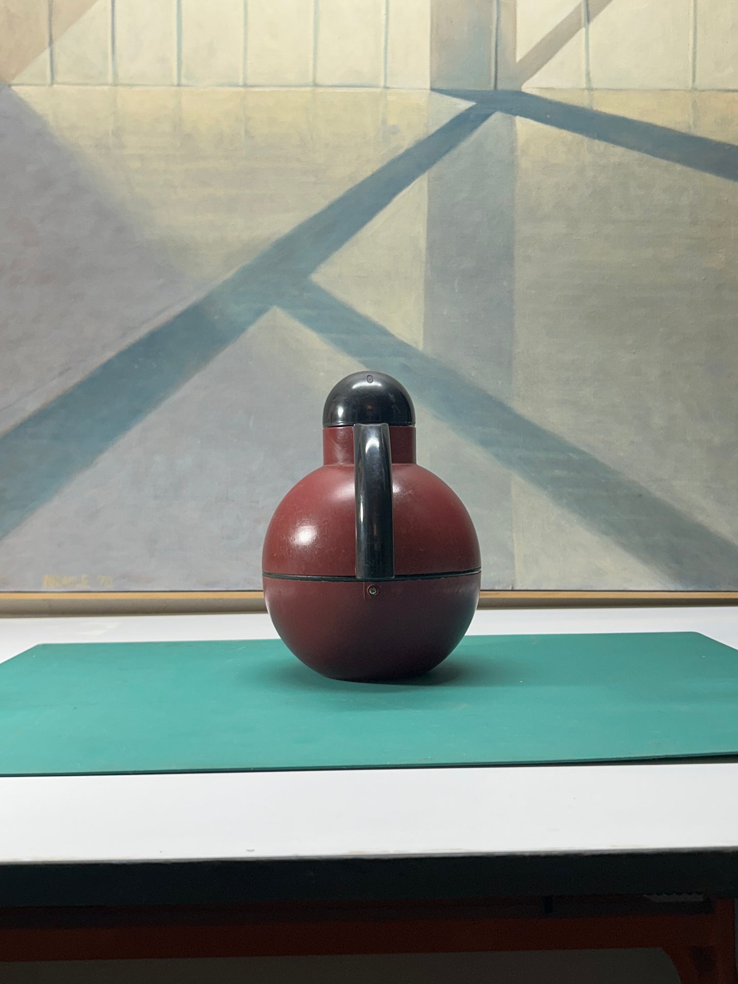 Vintage Studio Nova Spectra Maroon Thermal Carafe Round Shape