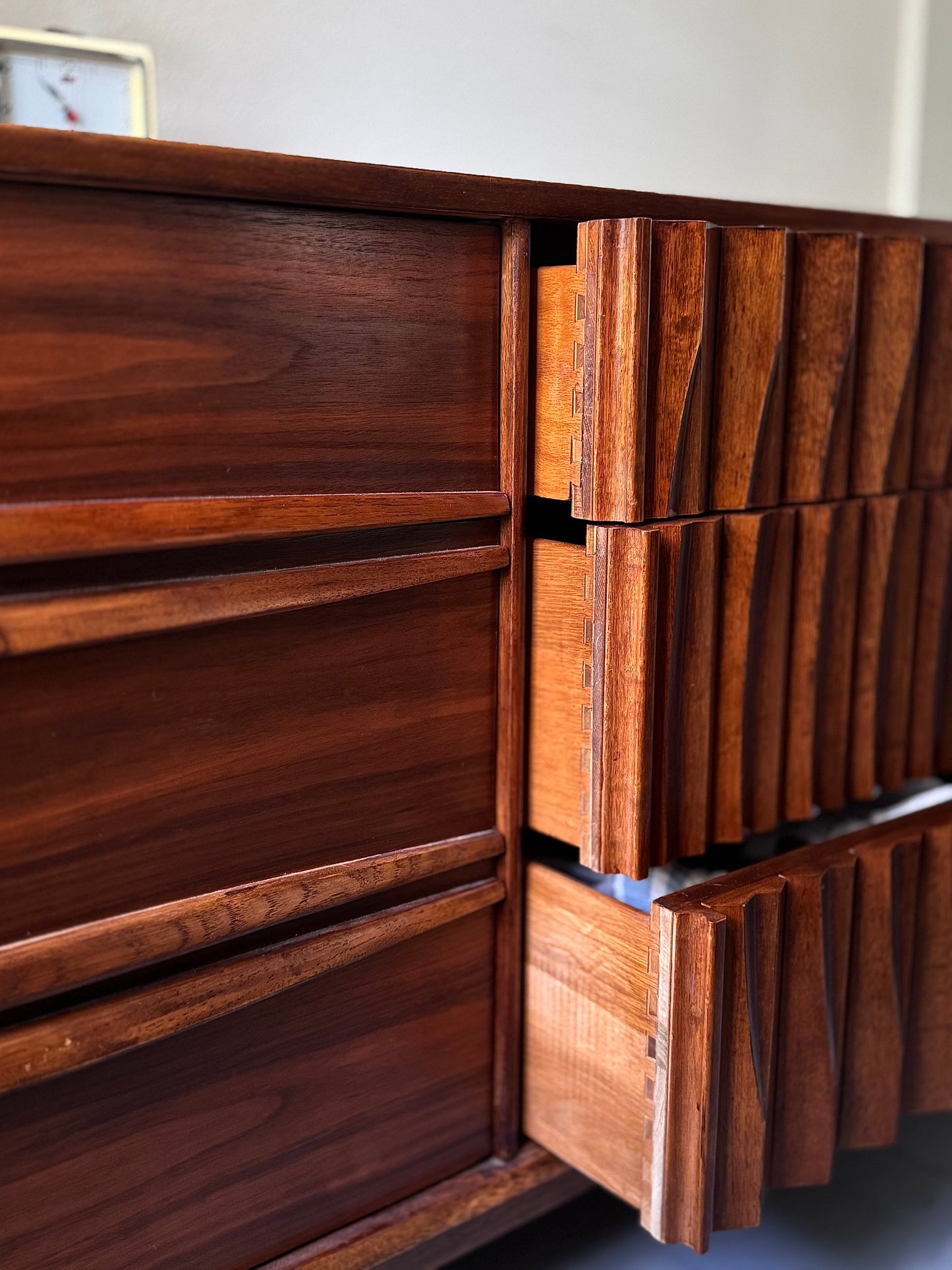 (ATX) 1950s Solid Walnut 9-Drawer Lowboy Dresser by Thomasville
