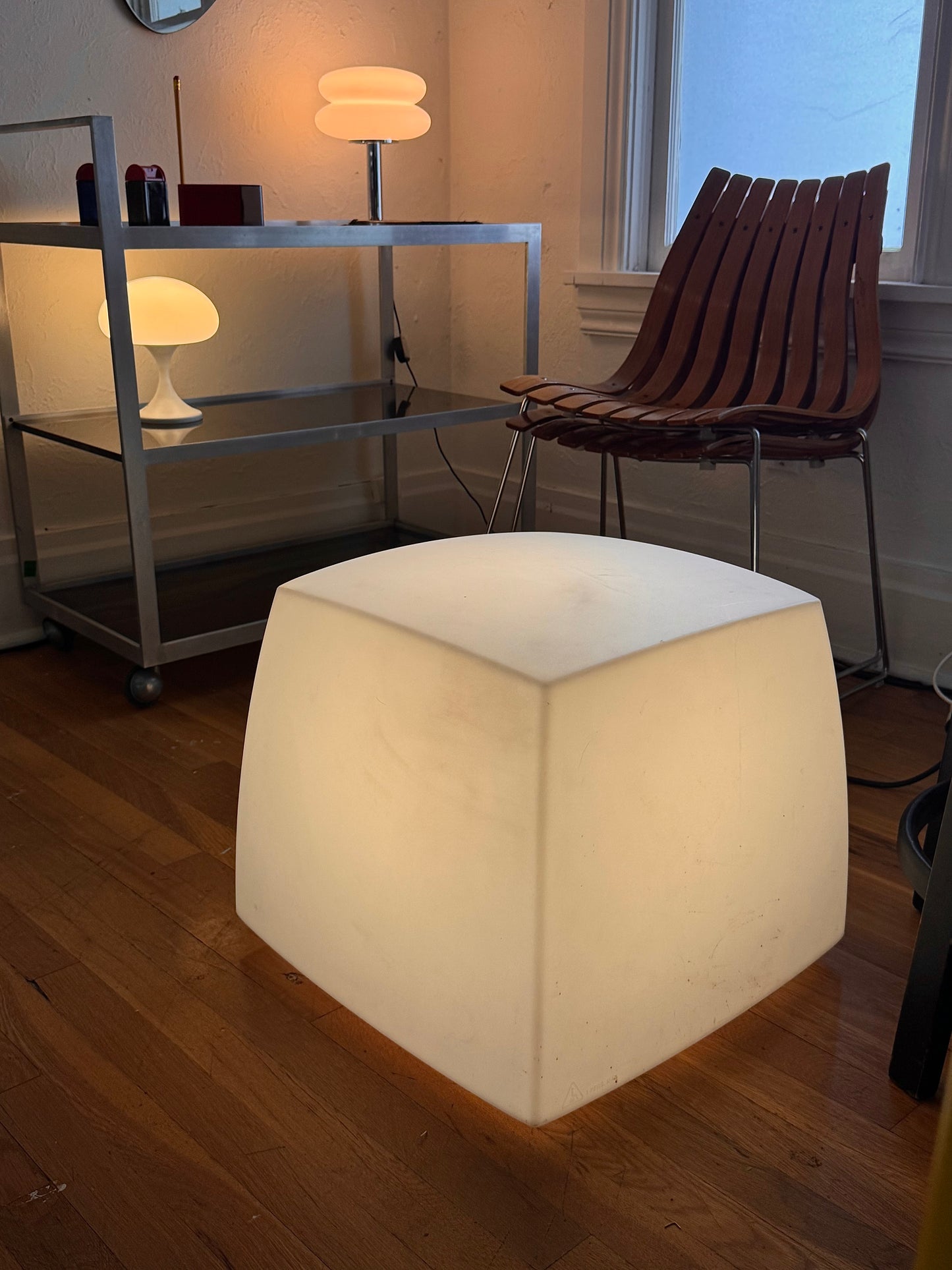 Carpyen “liteCube” designed by DAIFUKU