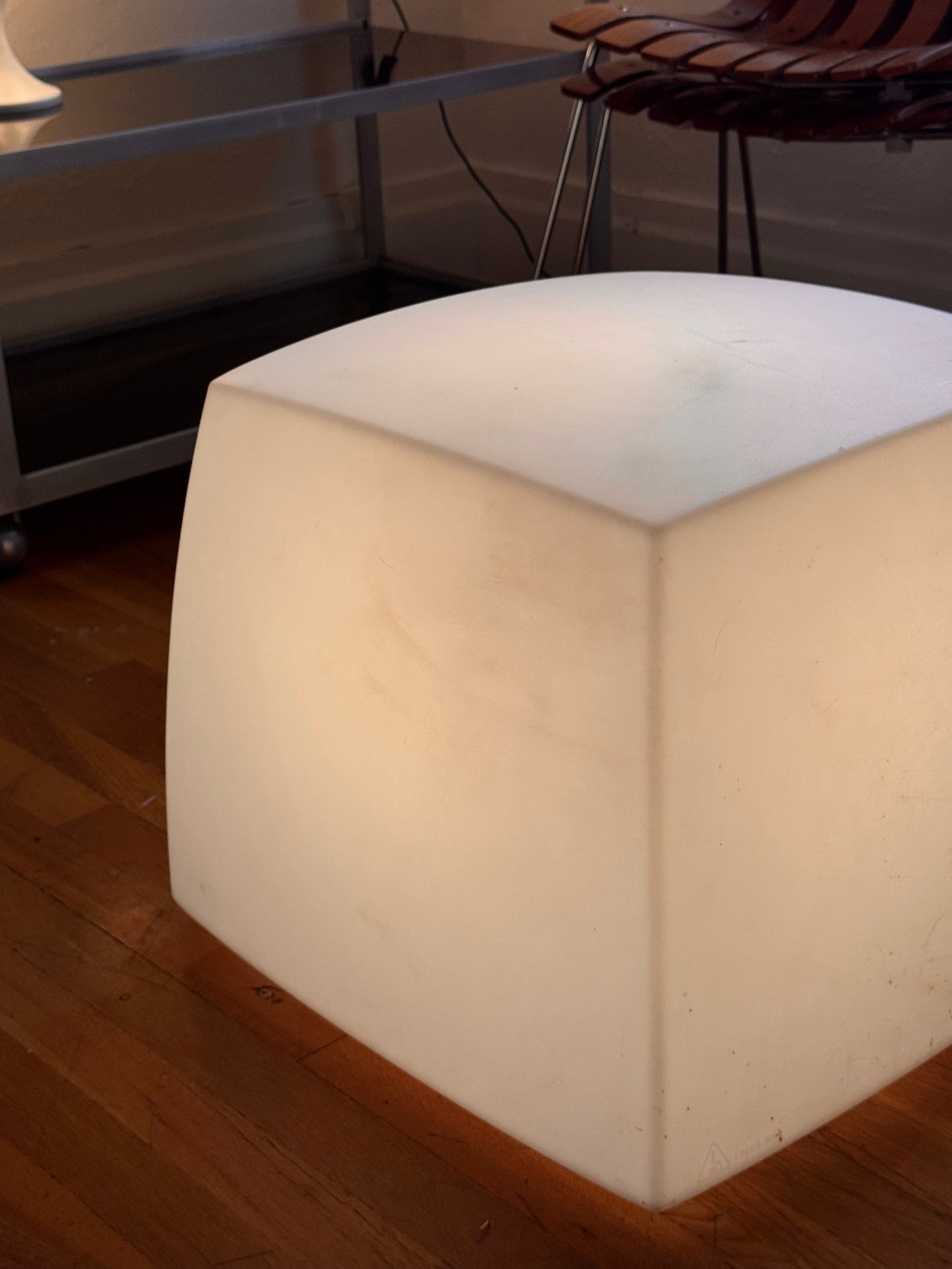 Carpyen “liteCube” designed by DAIFUKU