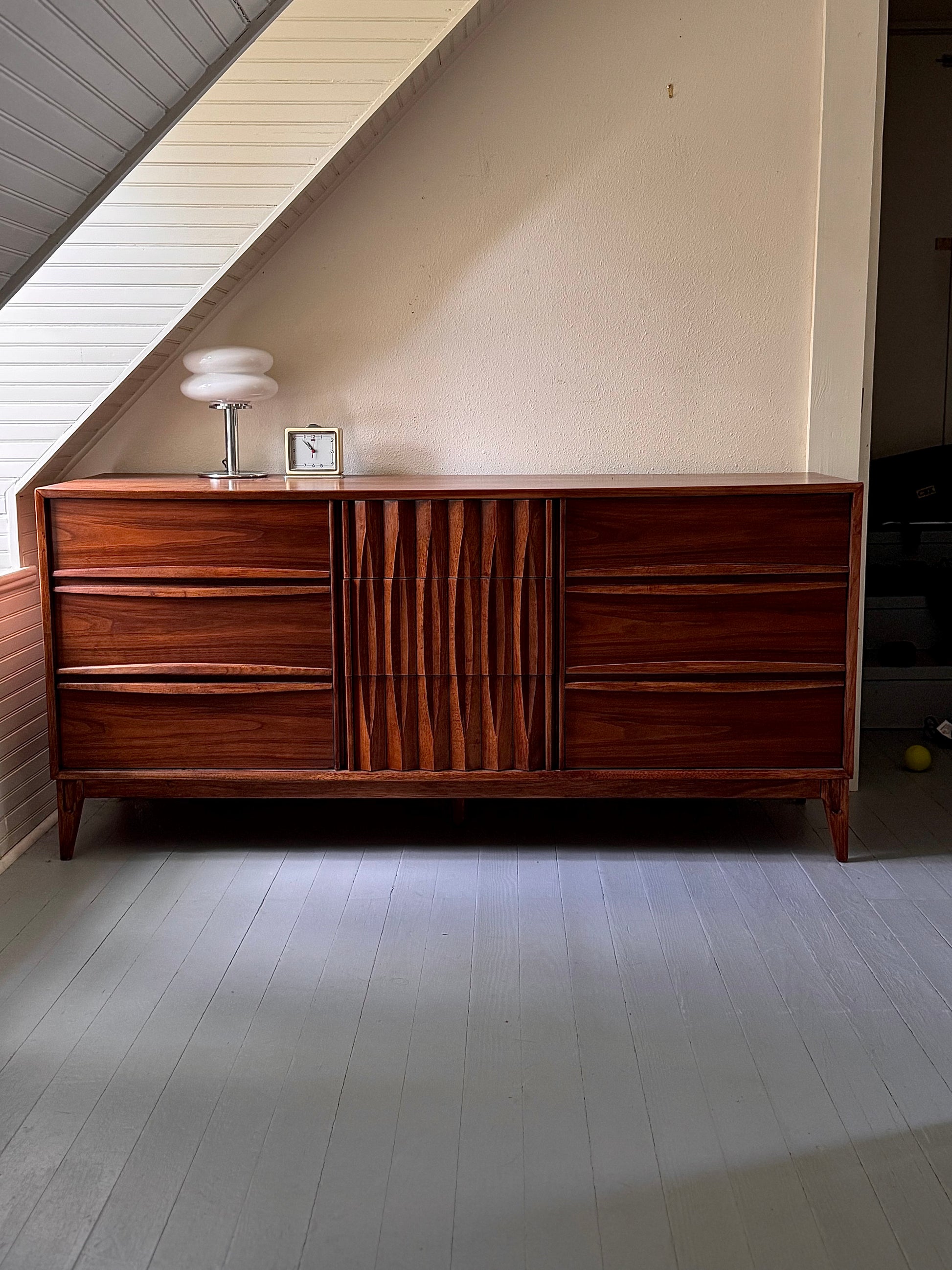 (ATX) 1950s Solid Walnut 9-Drawer Lowboy Dresser by Thomasville