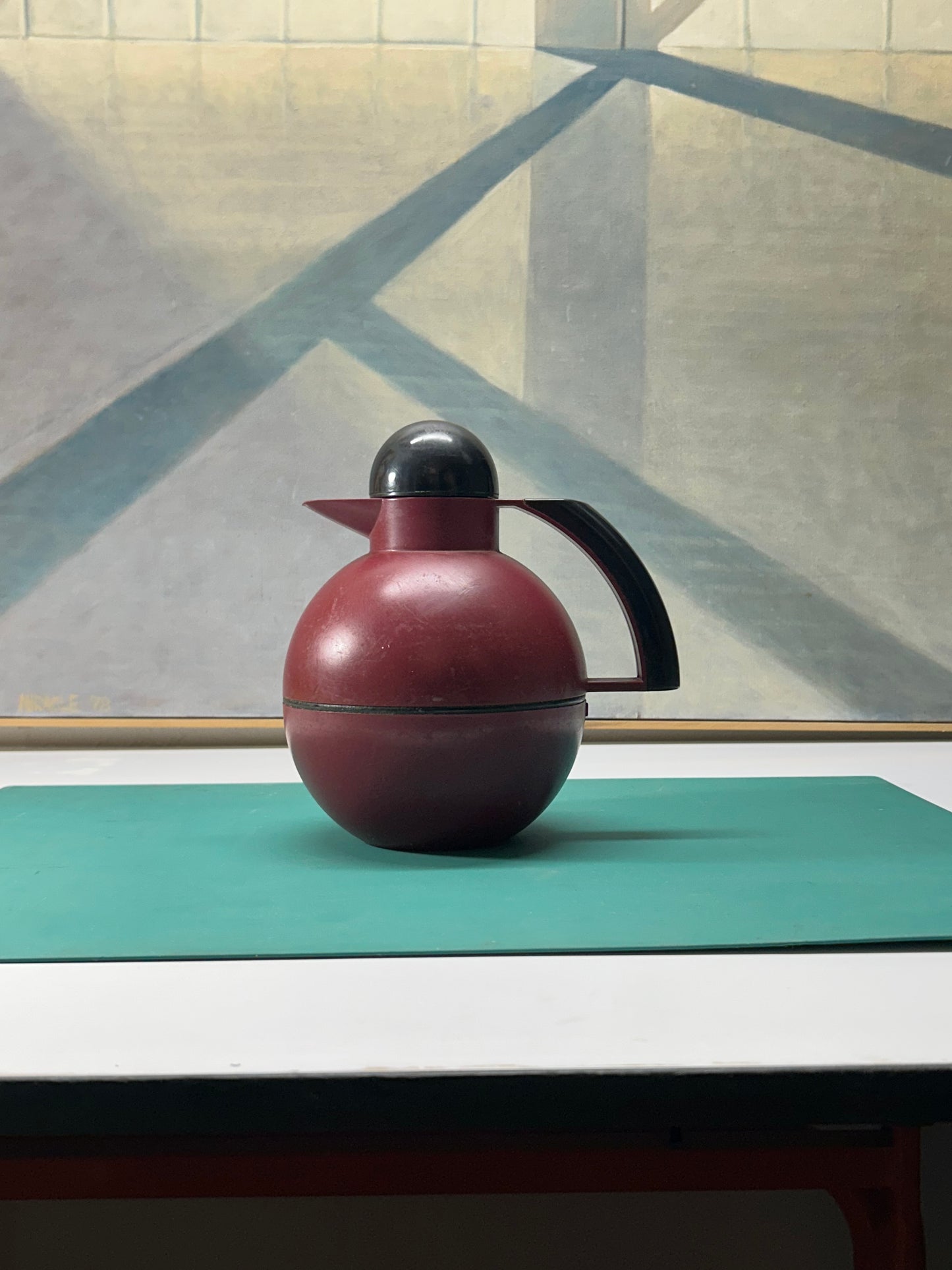 Vintage Studio Nova Spectra Maroon Thermal Carafe Round Shape