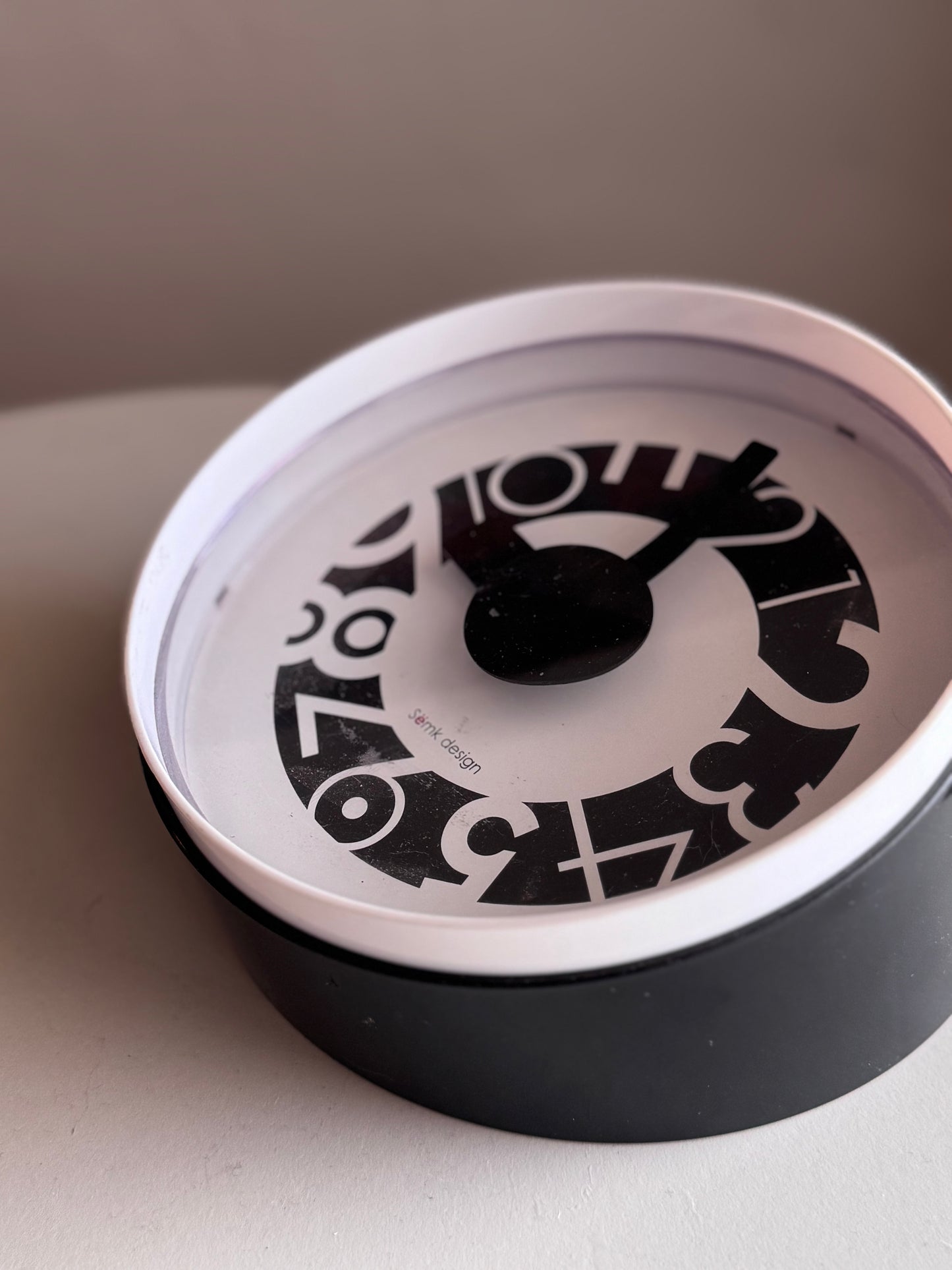 Sëmk Design Postmodern Luft Slantime clock, 2002.