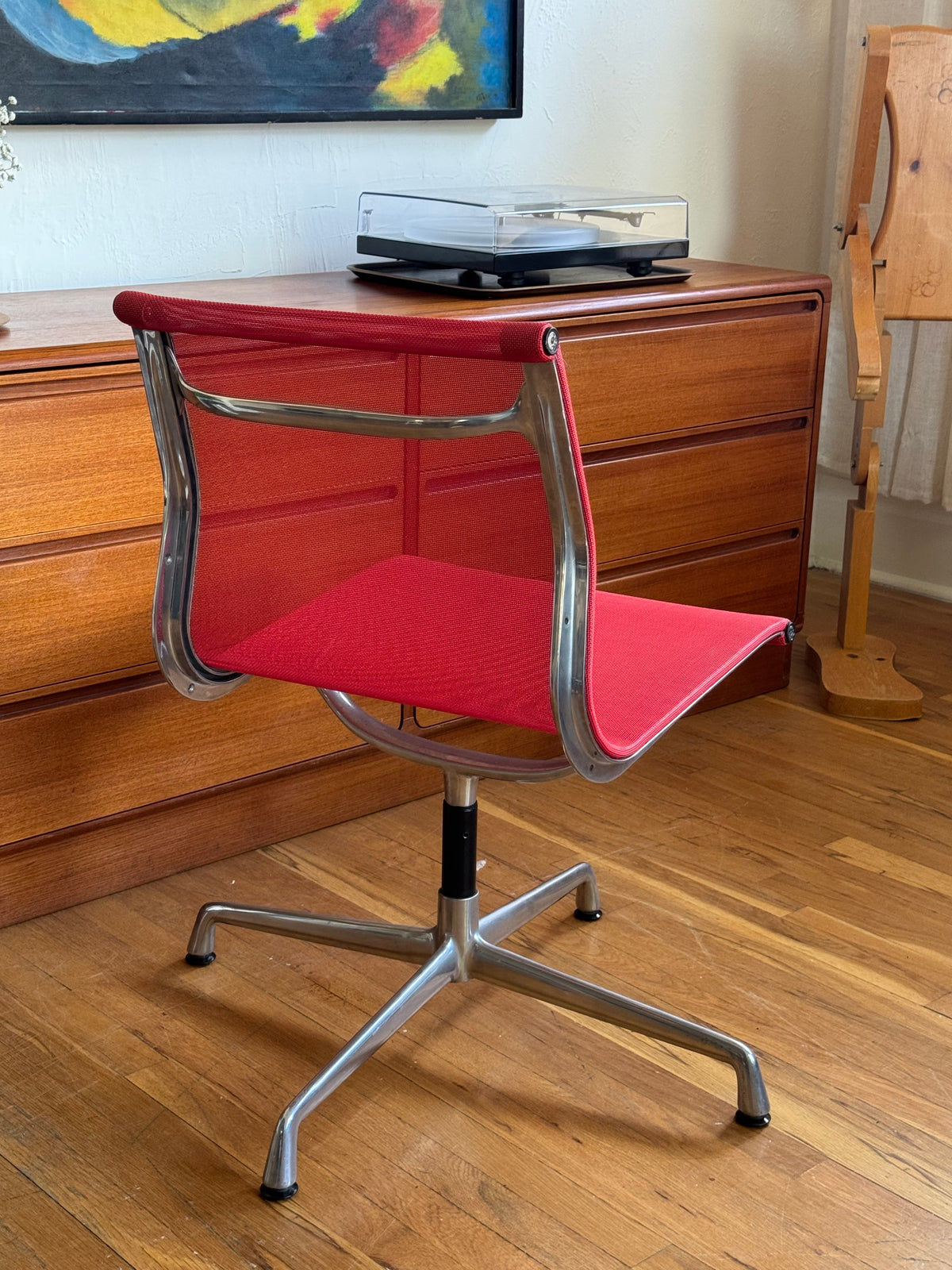 1980s Eames Aluminum Group Red Mesh Swivel Office Chair