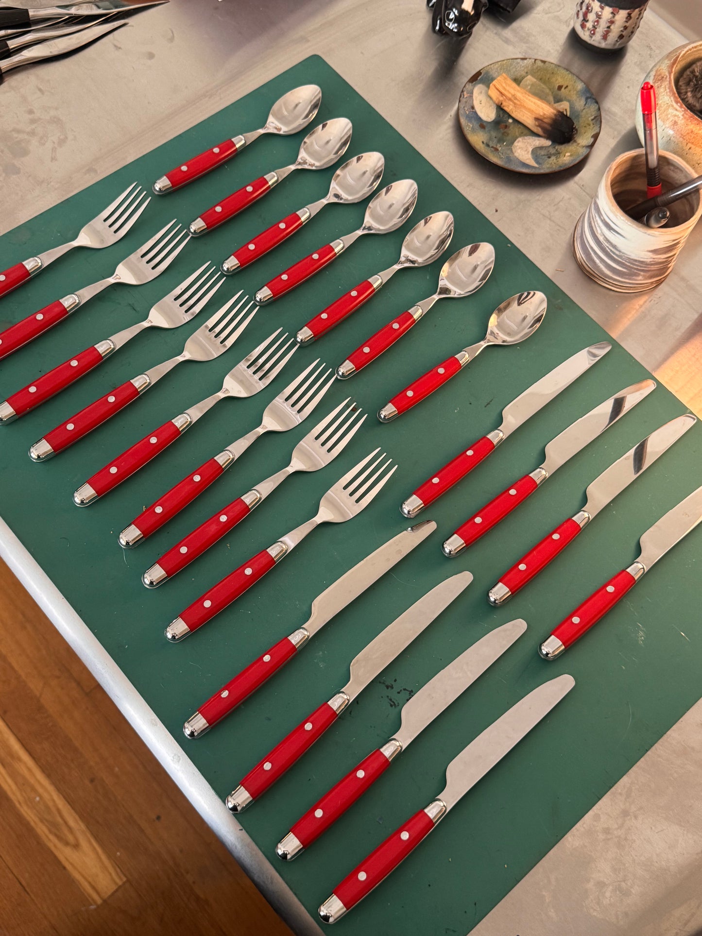 23 piece flatware set