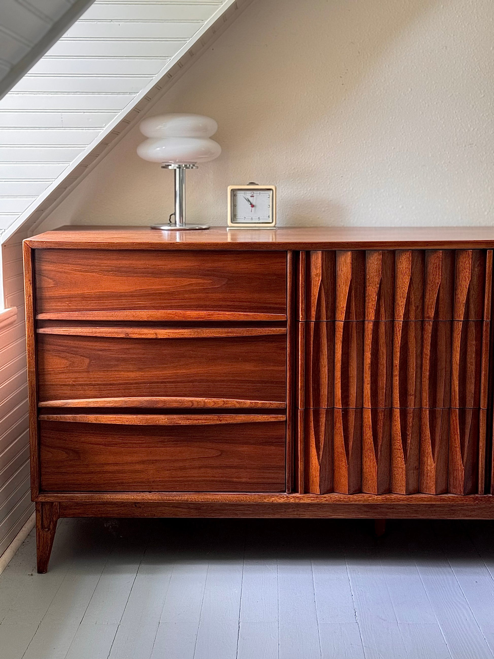 (ATX) 1950s Solid Walnut 9-Drawer Lowboy Dresser by Thomasville