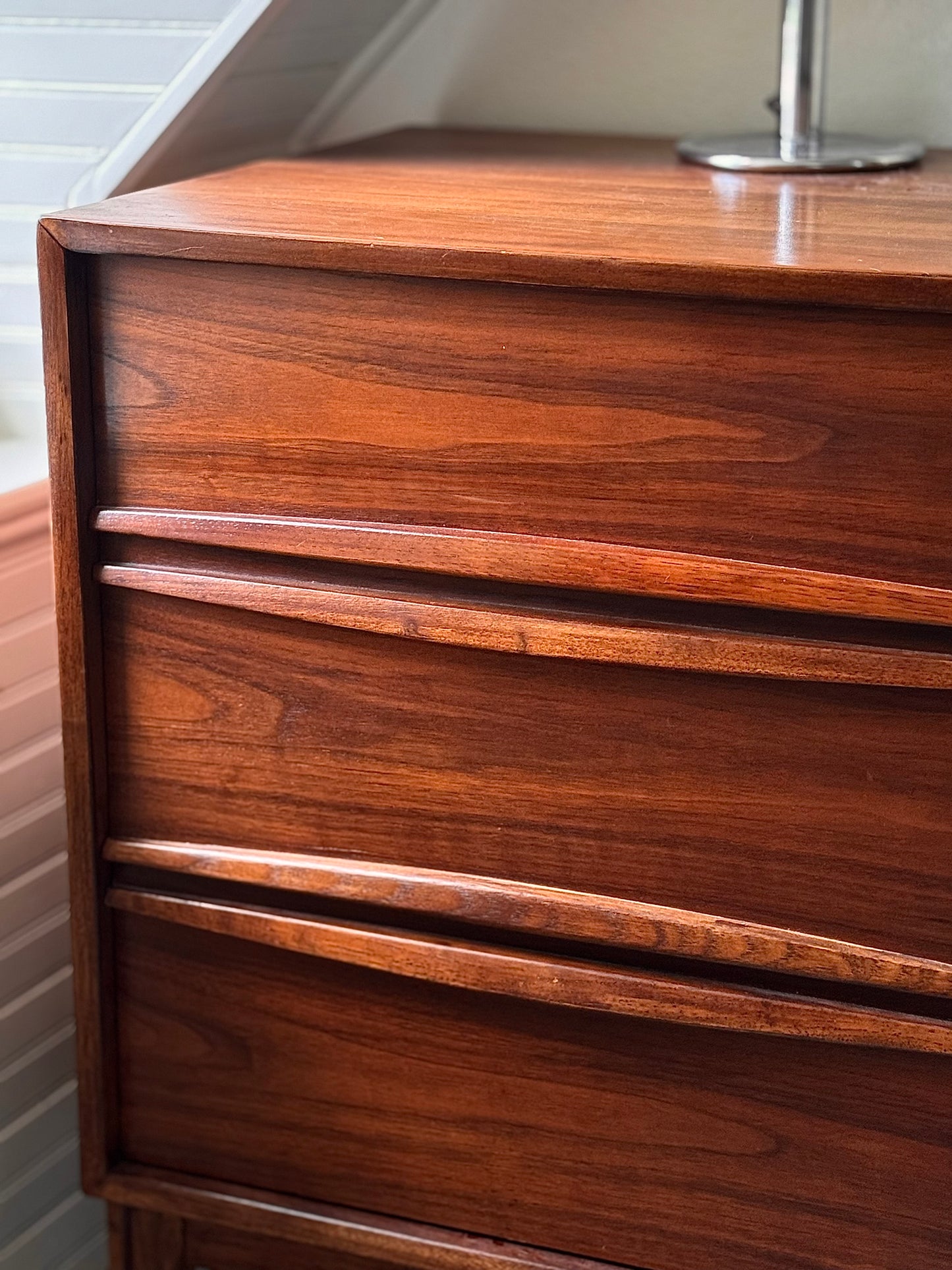 (ATX) 1950s Solid Walnut 9-Drawer Lowboy Dresser by Thomasville