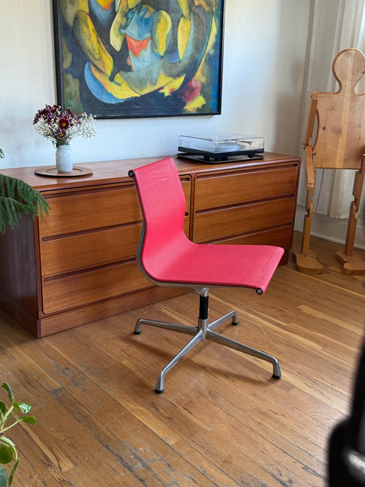 1980s Eames Aluminum Group Red Mesh Swivel Office Chair