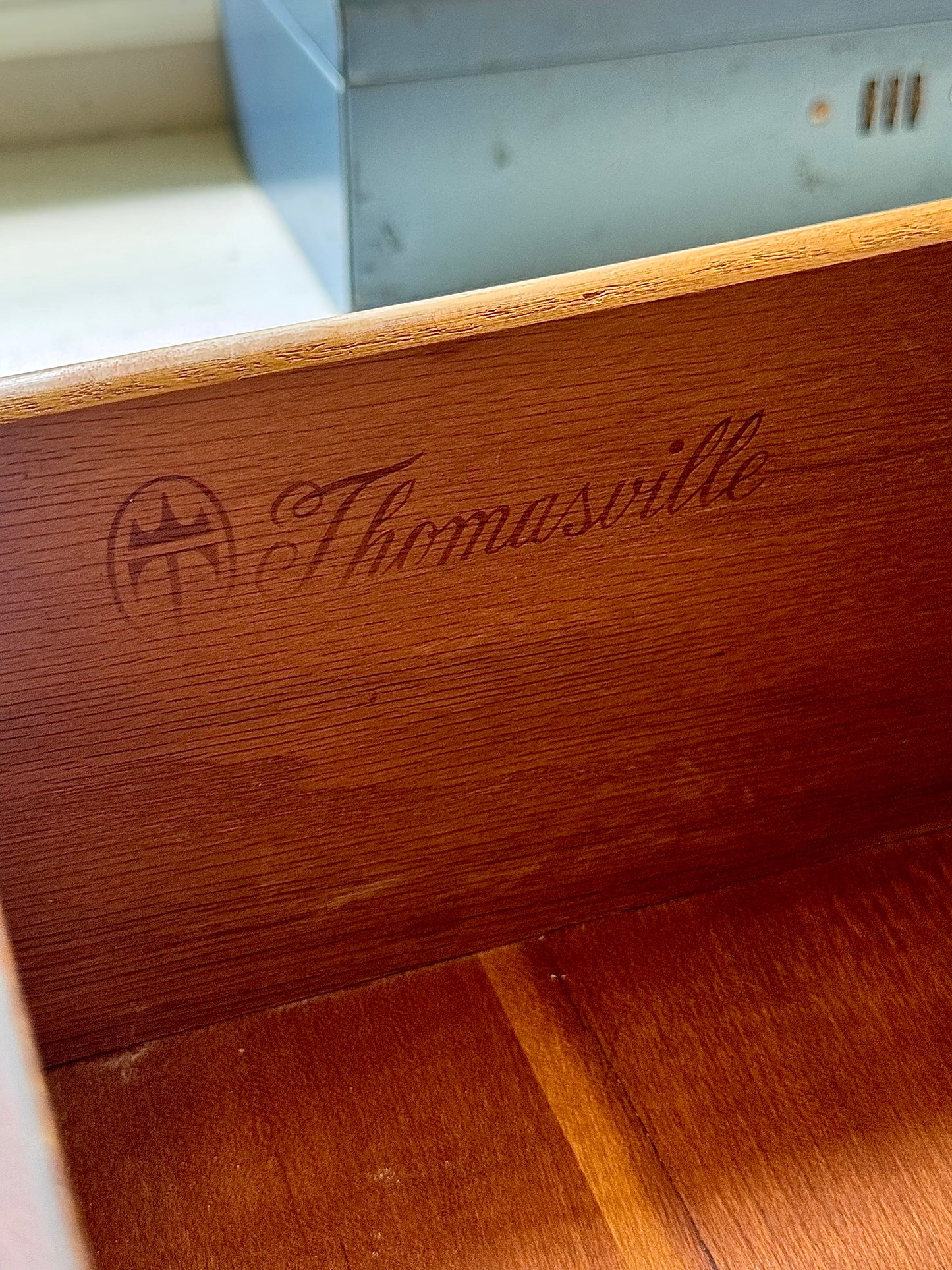 (ATX) 1950s Solid Walnut 9-Drawer Lowboy Dresser by Thomasville