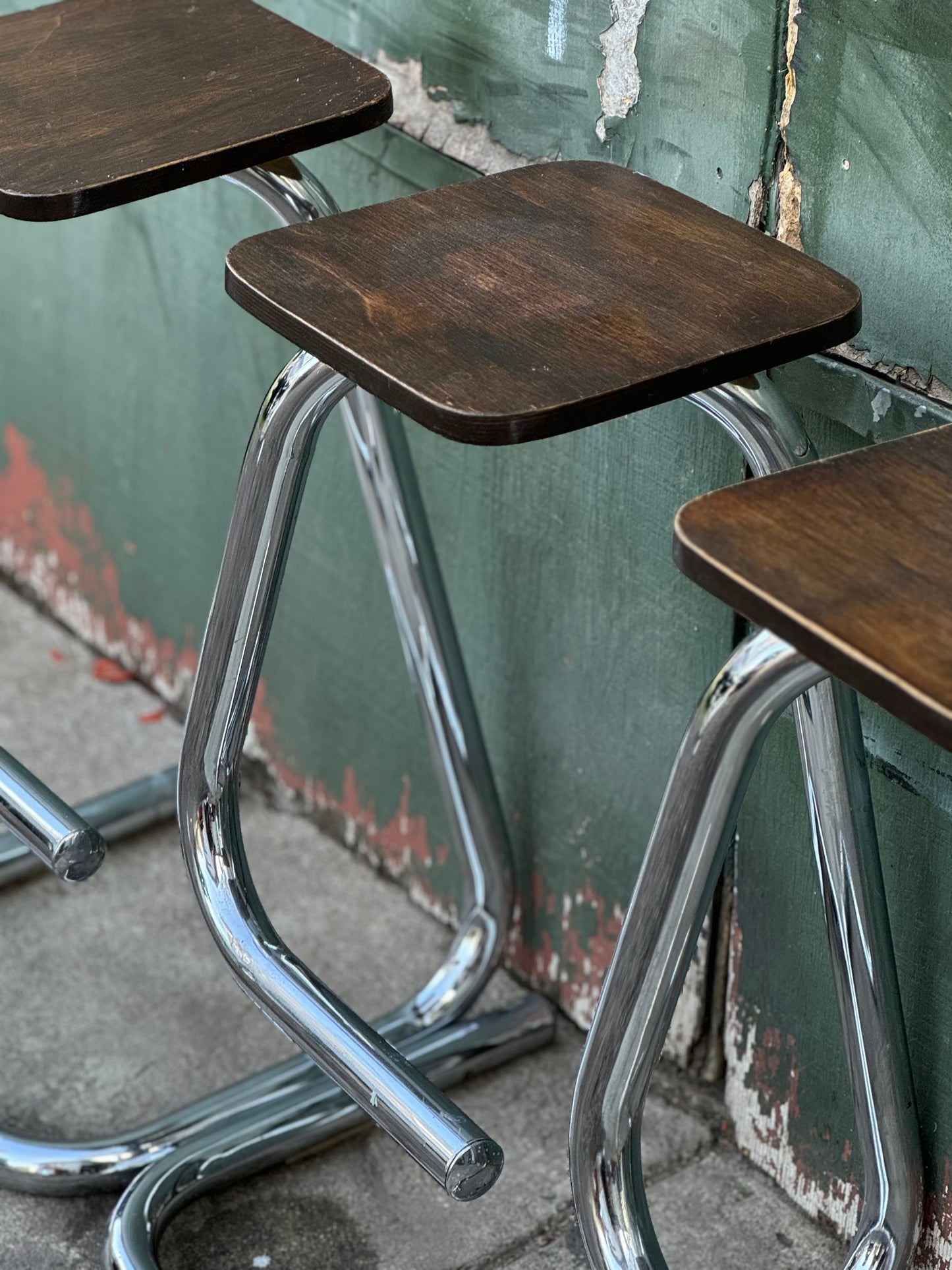 Chrome paper clip stool by Salmon-Hamilton, 1972