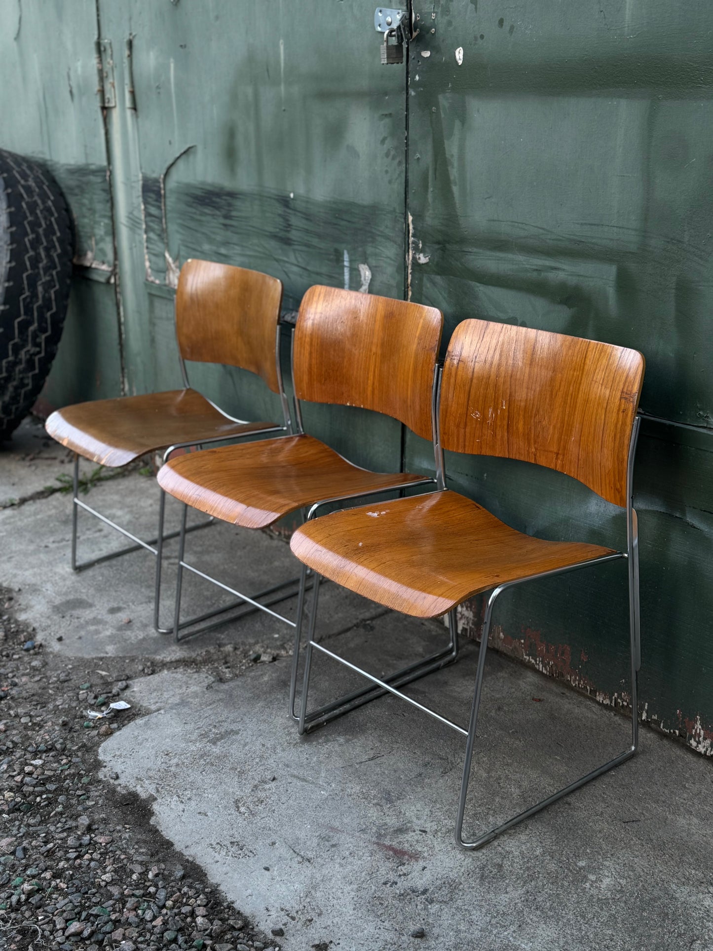 David Rowland 40/4 stackable bent oak dining chair, 1974