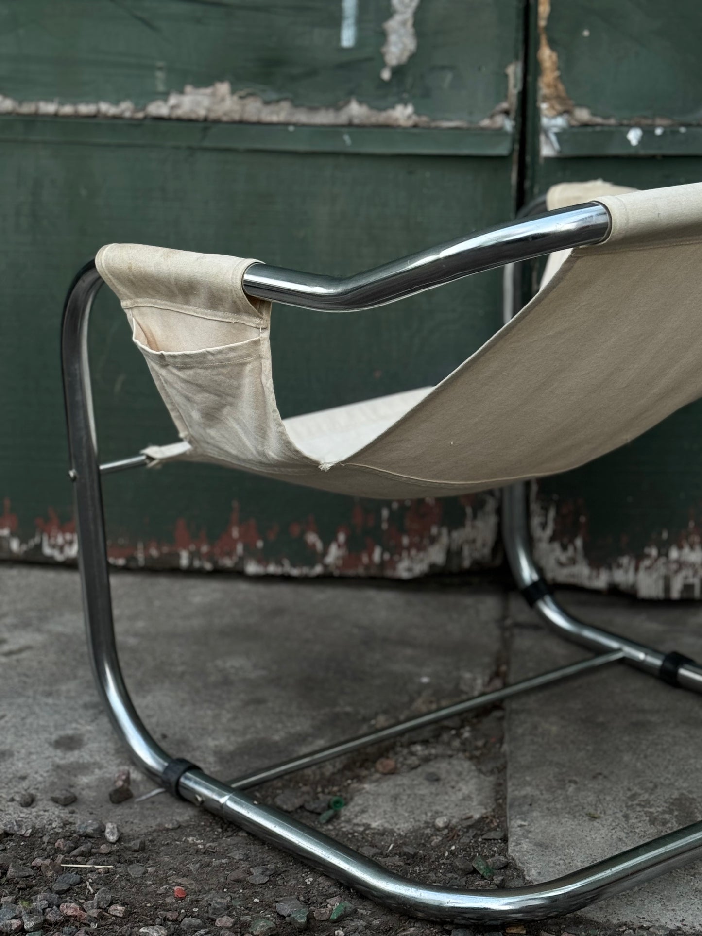 1970s Zermatt style tubular chrome and cotton sling lounge chair