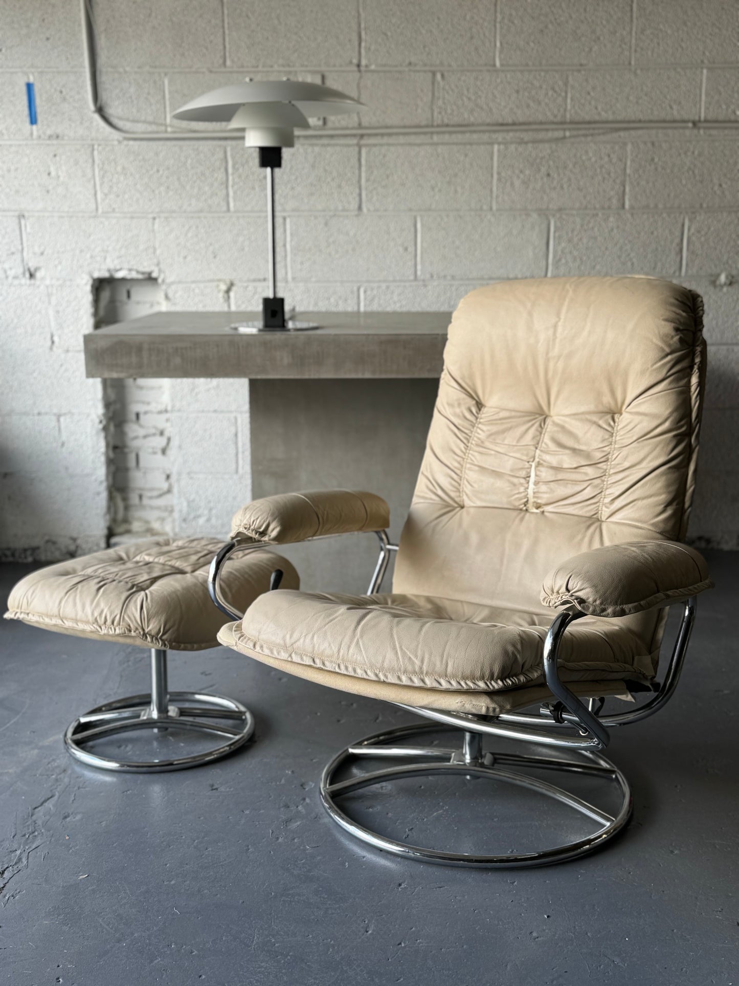 1970s Ekornes style cream leather and chrome lounge chair