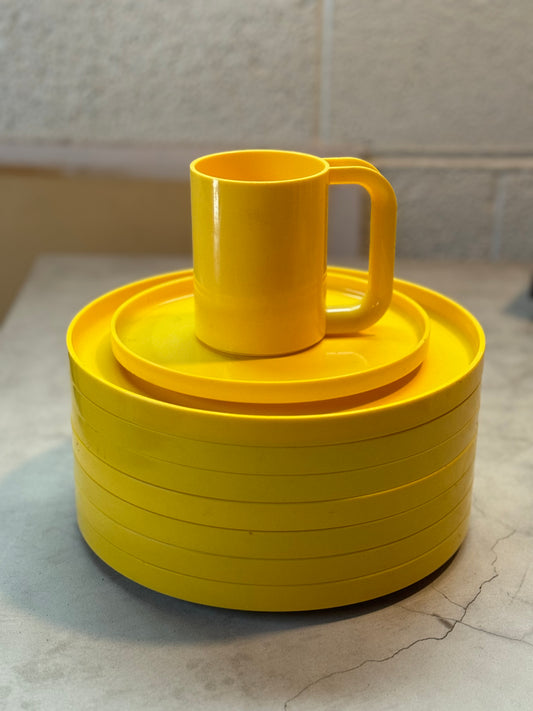 Melamine dishware by Massimo Vignelli for Heller